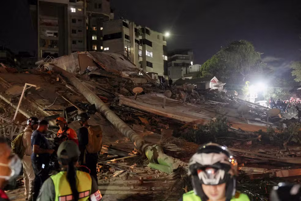 Venezuela busca vítimas soterradas de terremoto que já matou 164