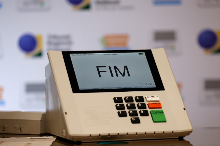 Uso de IA e combate às fake news: presidenciáveis se adaptam às novas regras do TSE