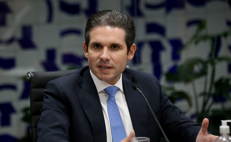 Hugo Motta cria comissão especial para analisar PEC que reduz maioridade penal para 16 anos