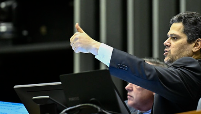 Após um mês paralisada, PEC que extingue escala 6×1 entra na pauta do Senado nesta semana