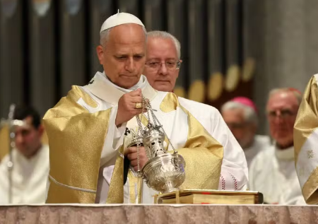 Excomunhão de grupo ultraconservador expõe disputa ideológica no Vaticano, e não apenas pelo uso do latim