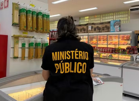 Dois supermercados são autuados por vender produtos vencidos, no Sertão da Paraíba