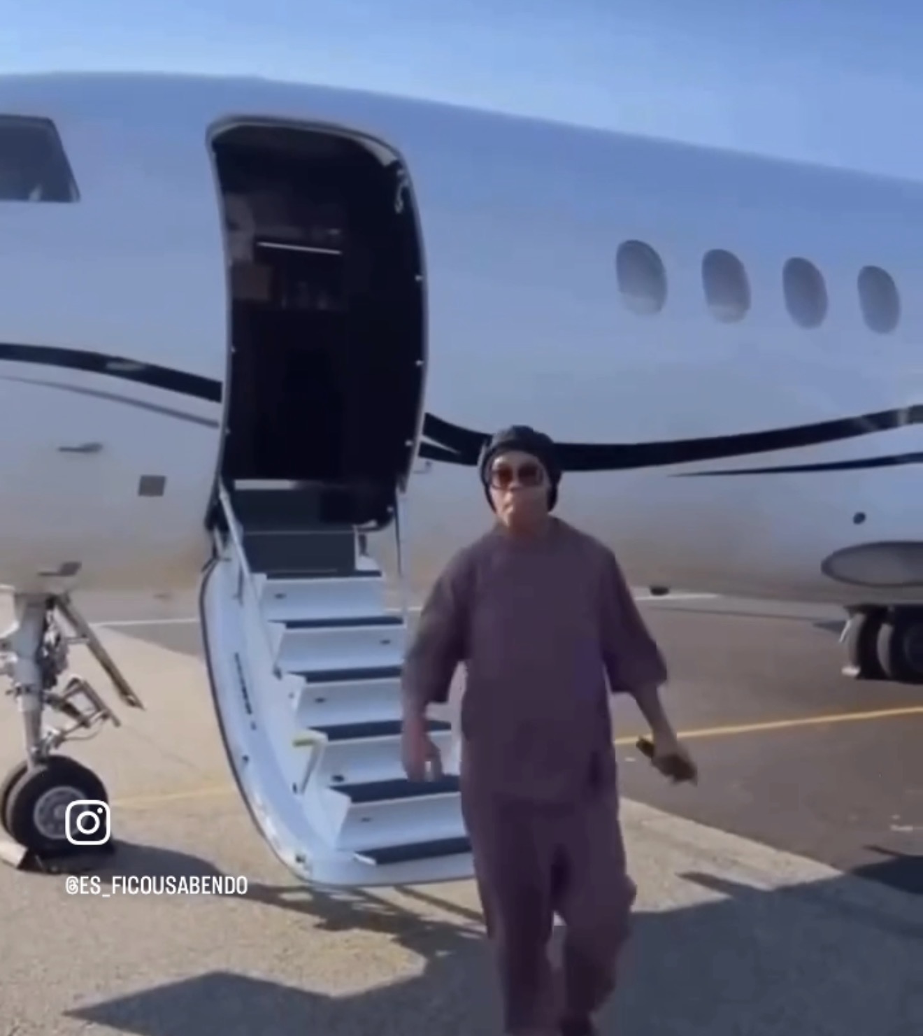Ronaldinho Gaúcho (couber) e Wesley Safadão movimentam Sousa durante tradicional vaquejada