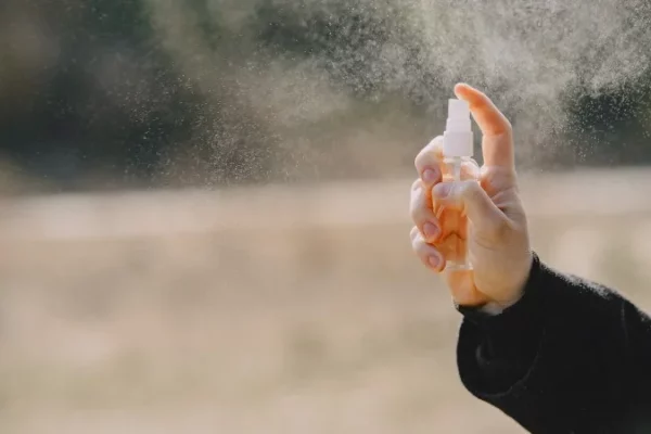 Lei autoriza mulheres a comprarem spray de pimenta para defesa pessoal em todo o Brasil