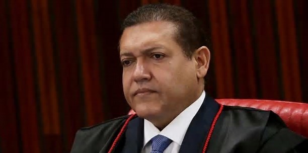 Filiação inesperada ao Missão cria obstáculo para registro de Flávio Bolsonaro no TSE