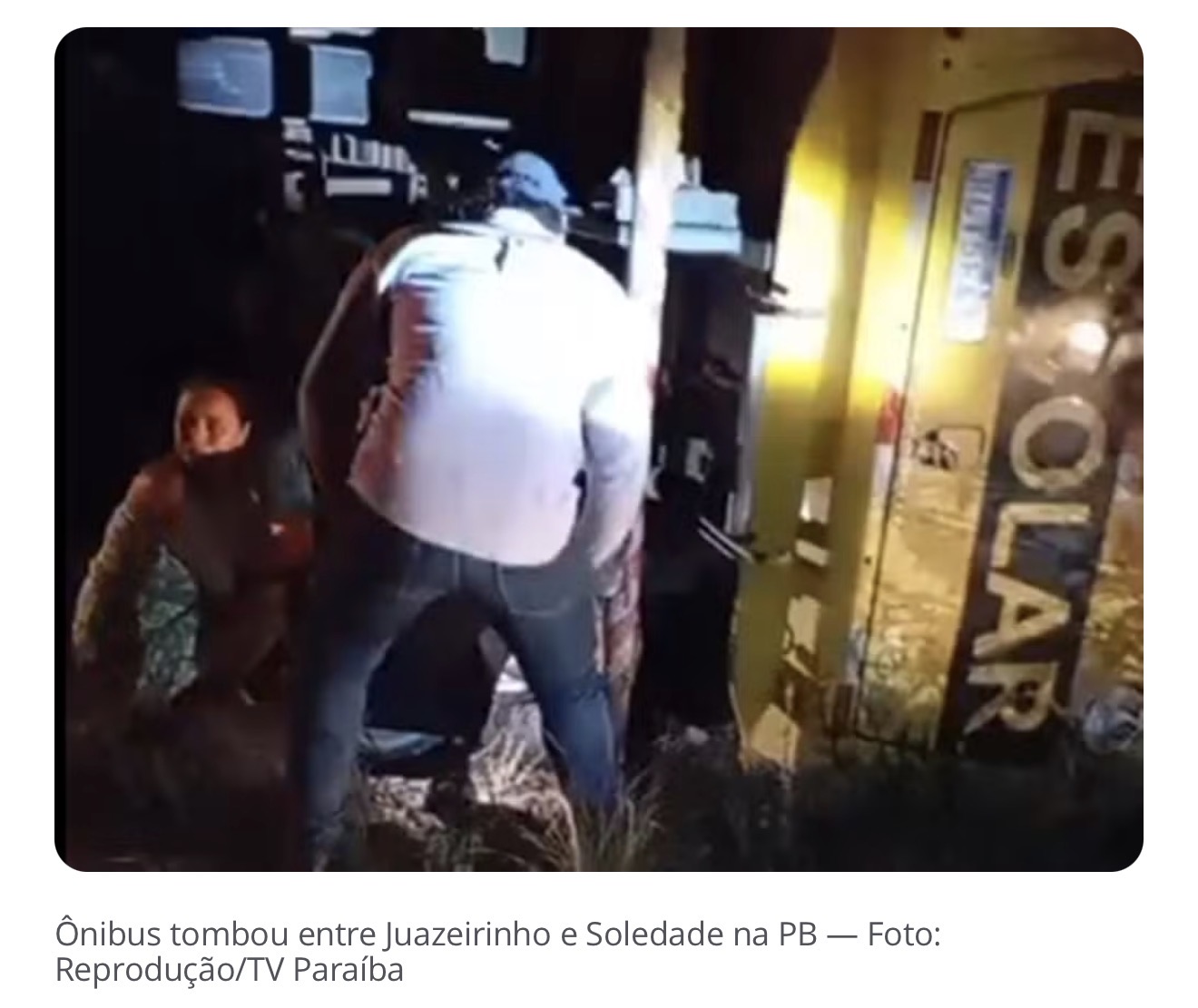 Ônibus escolar tomba na BR-230 entre Juazeirinho e Soledade; cinco pessoas ficam feridas