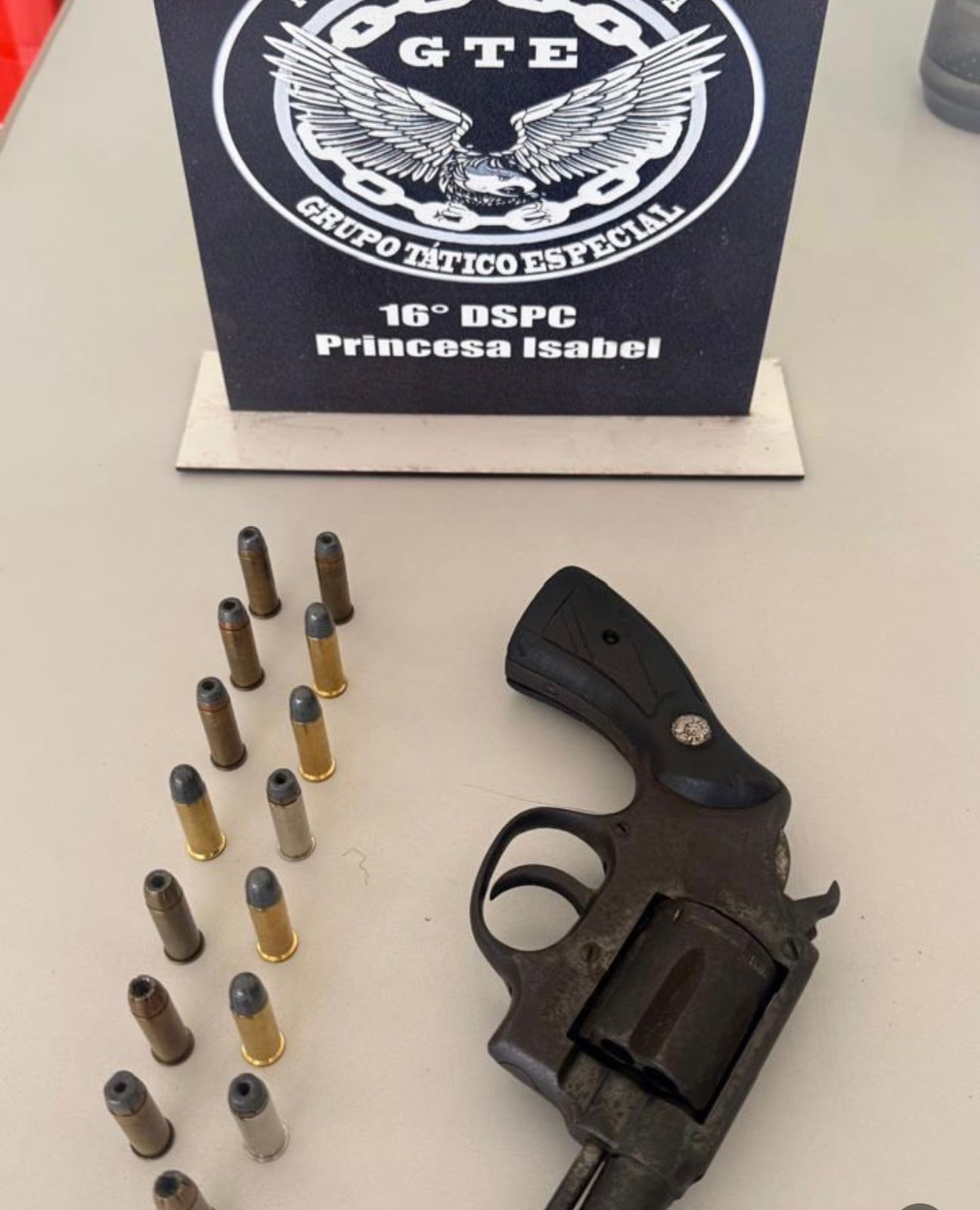 Polícia Civil prende homem com revólver e munições durante ação em Tavares