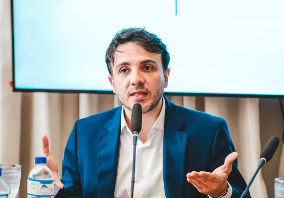 TSE suspende campanha de Renan Santos por omissão de perfis nas redes sociais