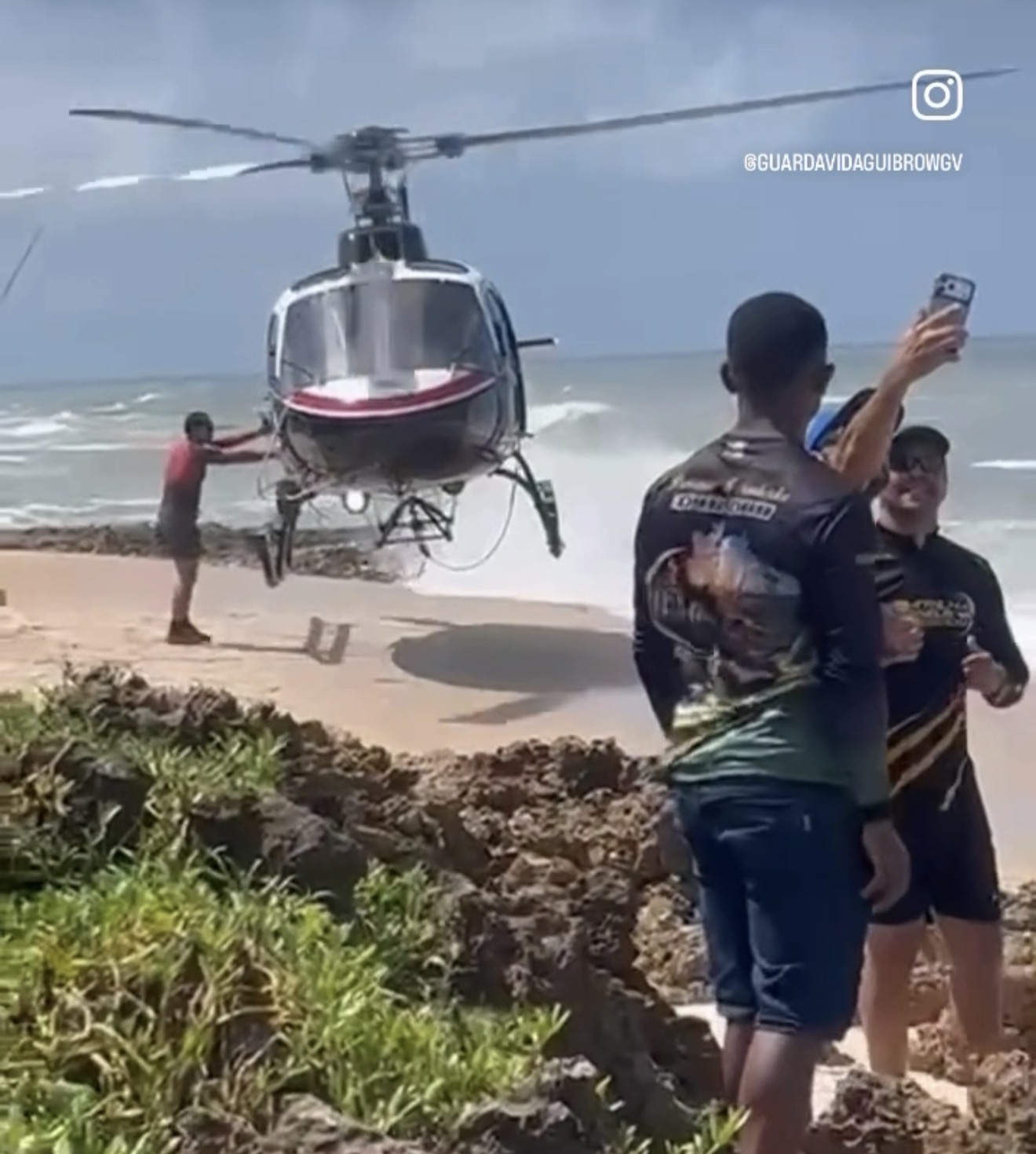 Jovem De 21 Anos Desaparece No Mar Na Praia De Coqueirinho, Na Paraíba