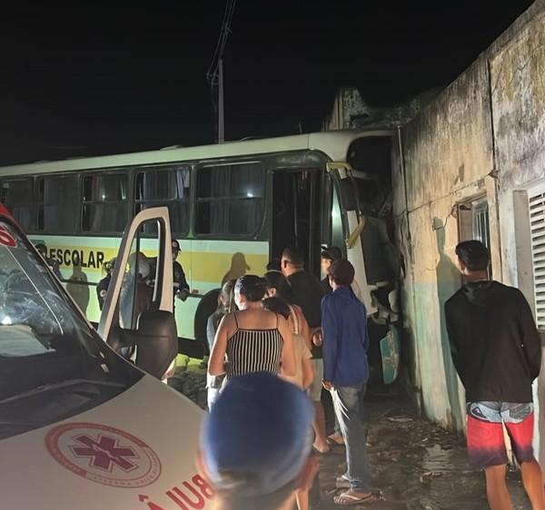 Motorista De Ônibus Escolar Morre Após Veículo Bater Em Muro Em Aroeiras